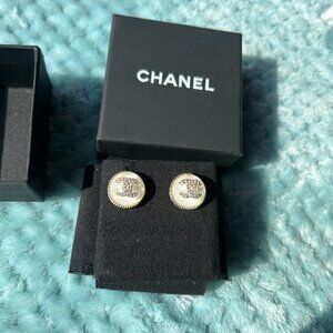 Chanel gold round earrings for women